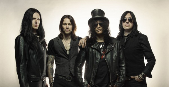 Slash y The Conspirators pequeña